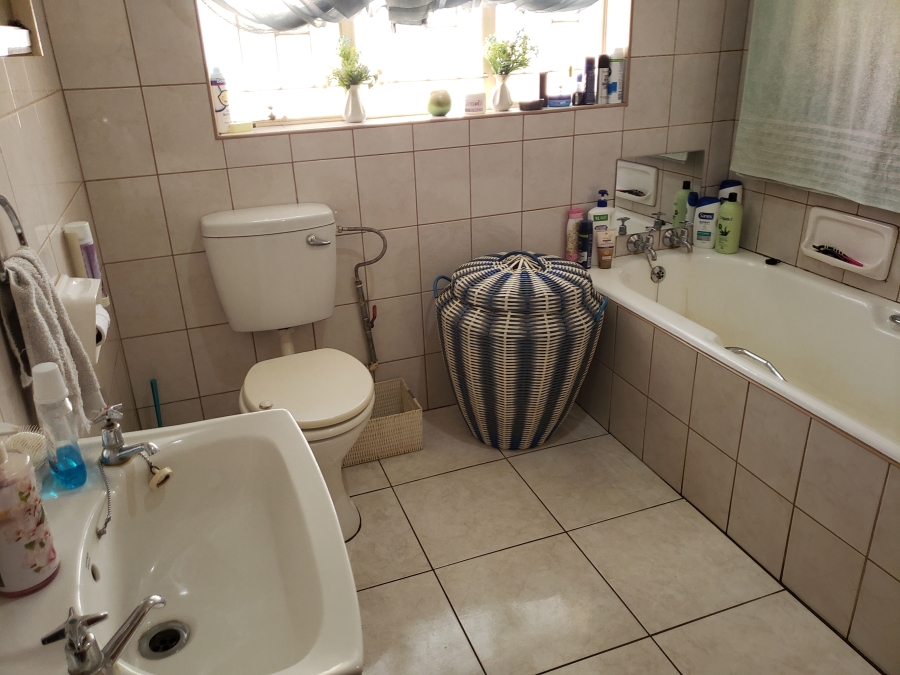 4 Bedroom Property for Sale in Geelhoutpark North West